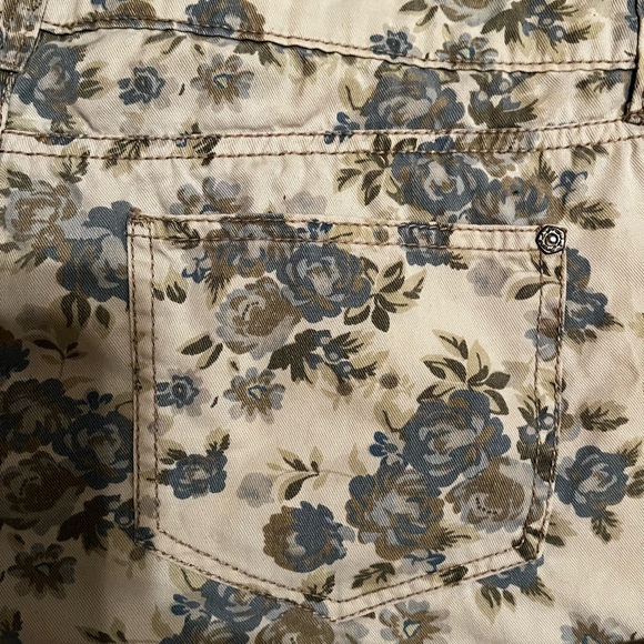 GRANE~FORAL SHORTS~7 - Picture 4 of 6